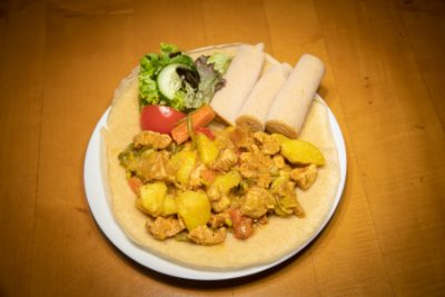 Kulwa – Tibsi mit Alicha, Injera und Salat