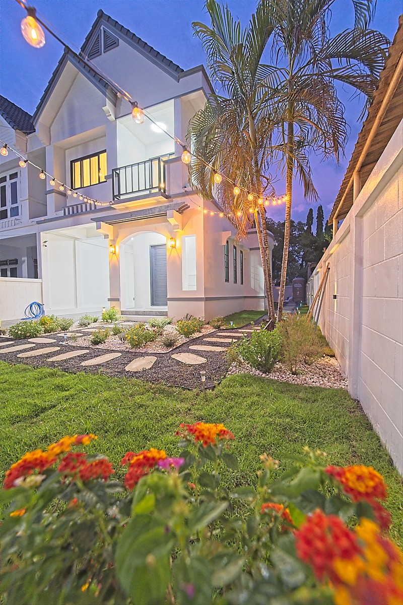 Villa garden shot in the evening time