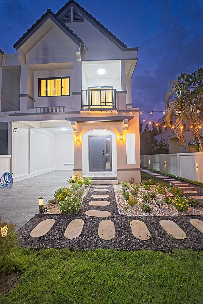 Villa garden shot in the evening time