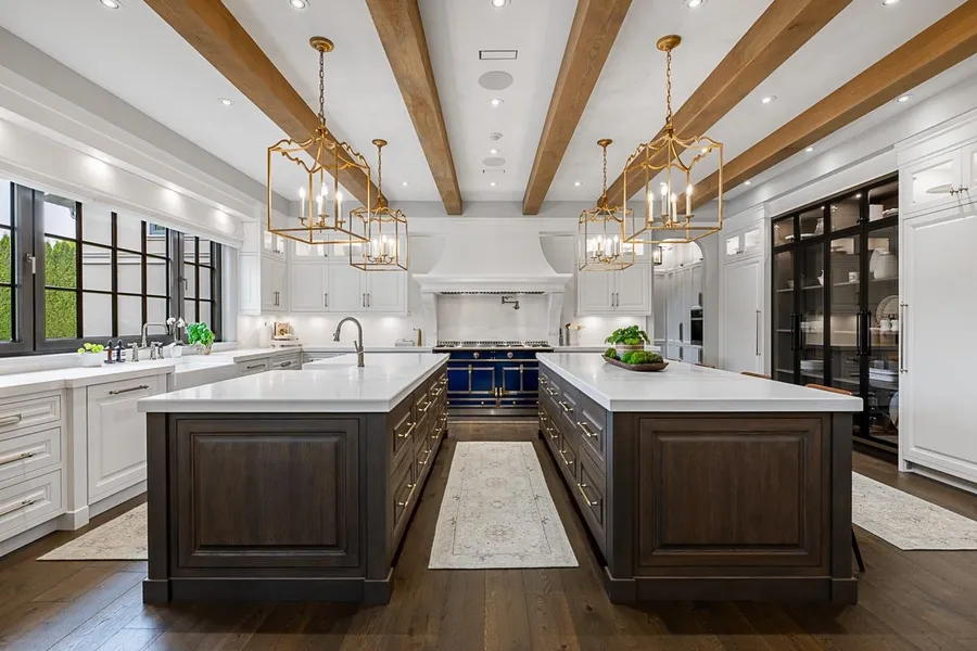 Twin-Island Chef’s Kitchen