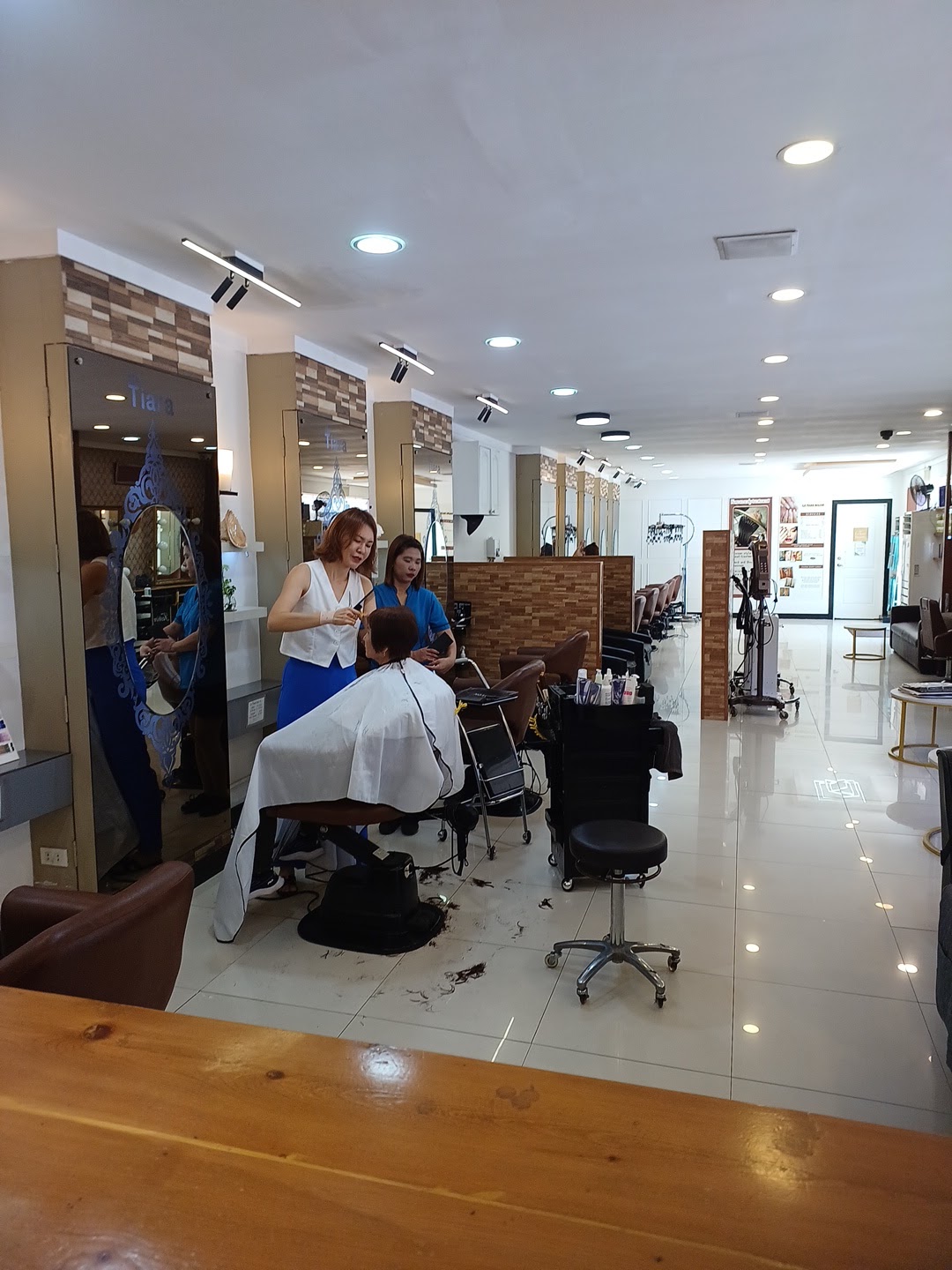 Tiara Salon interior