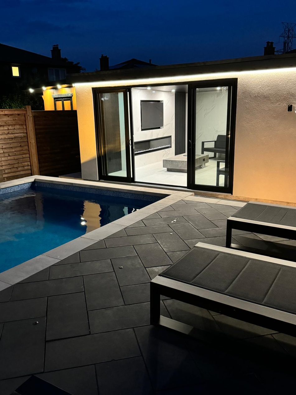Glass-Wall Poolside Lounge