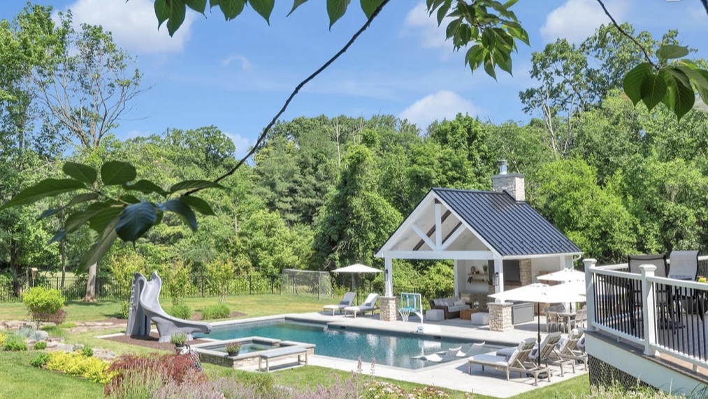 Poolside Cabana & Backyard Resort