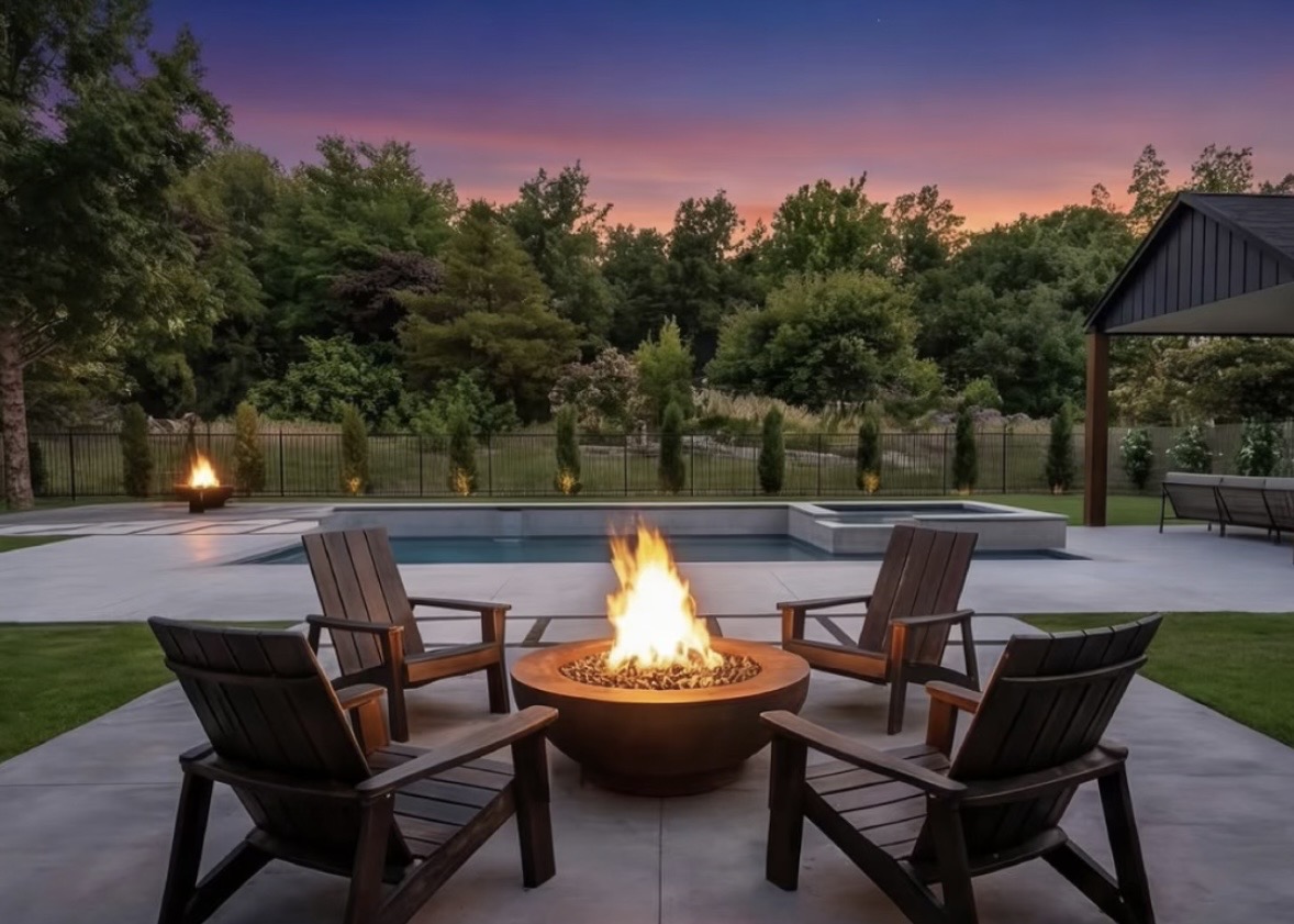 Firepit Lounge & Twilight Pool